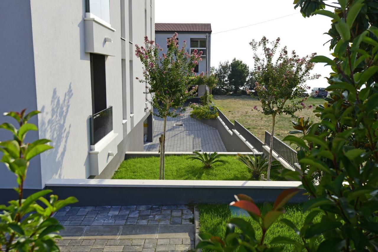 Apartments Adriatic Podstrana Kültér fotó