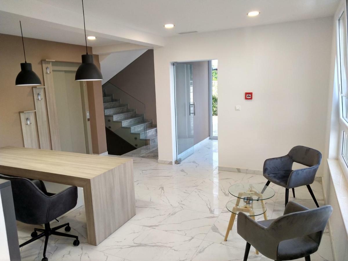 Apartments Adriatic Podstrana Kültér fotó