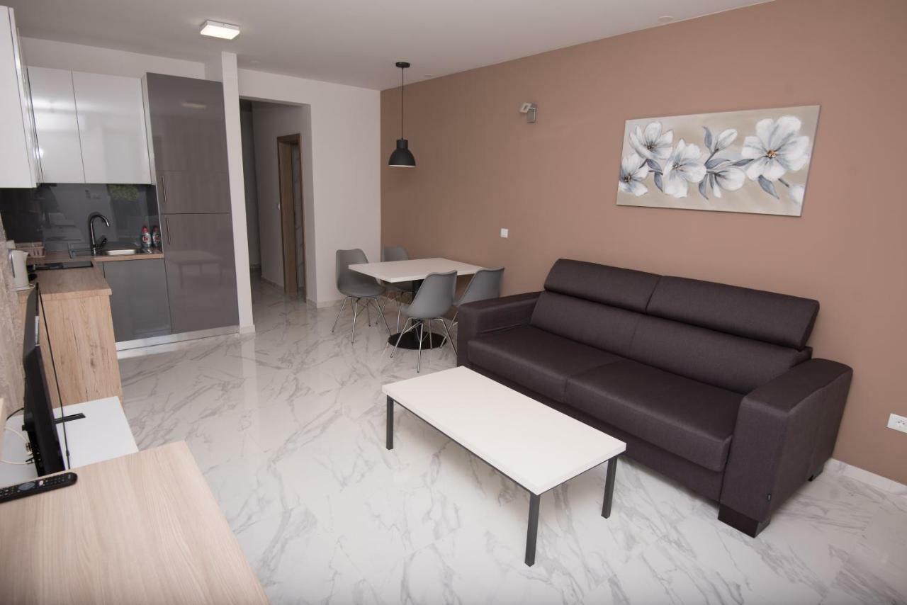 Apartments Adriatic Podstrana Kültér fotó