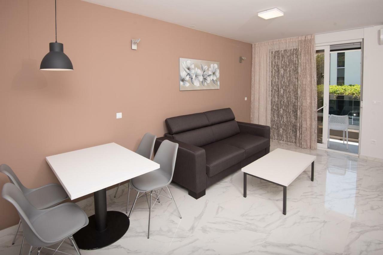 Apartments Adriatic Podstrana Kültér fotó