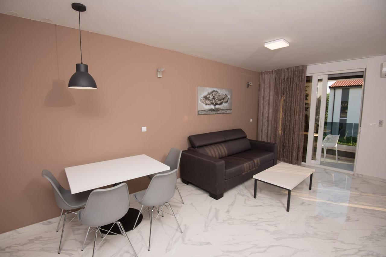 Apartments Adriatic Podstrana Kültér fotó