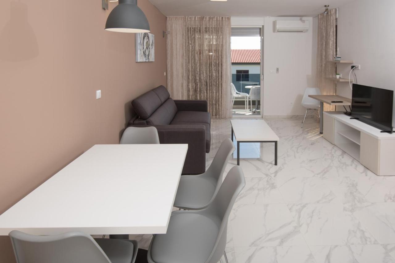 Apartments Adriatic Podstrana Kültér fotó