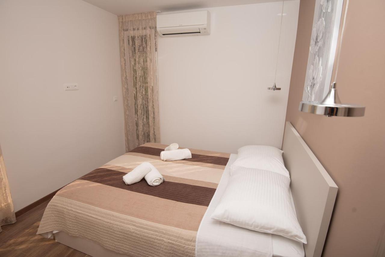Apartments Adriatic Podstrana Kültér fotó